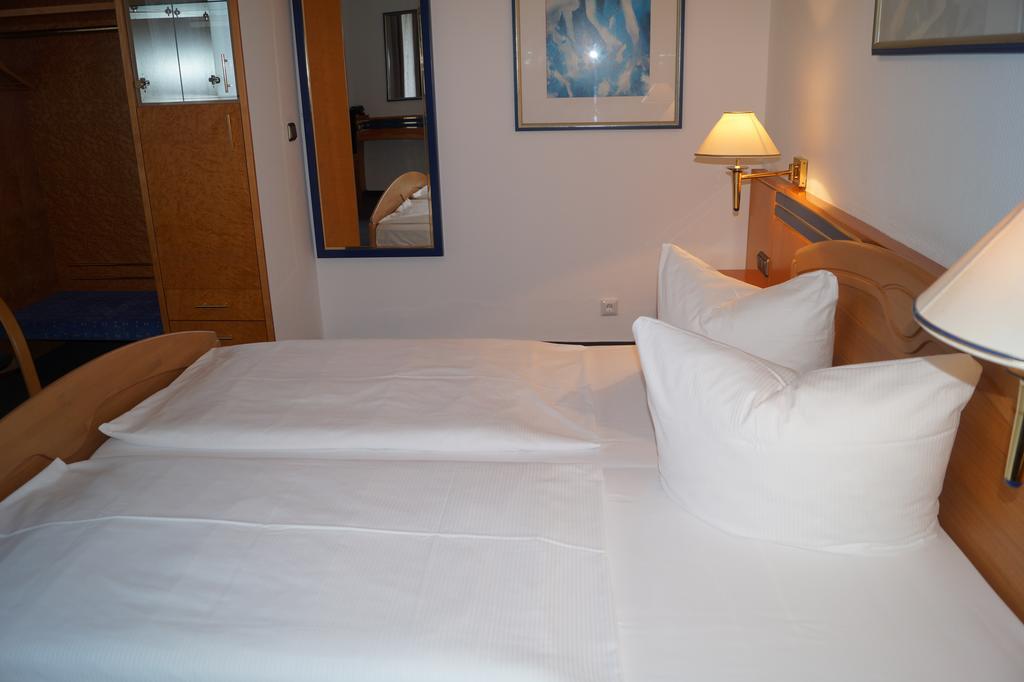 Hotel Rahlstedter Hof Hambourg Extérieur photo